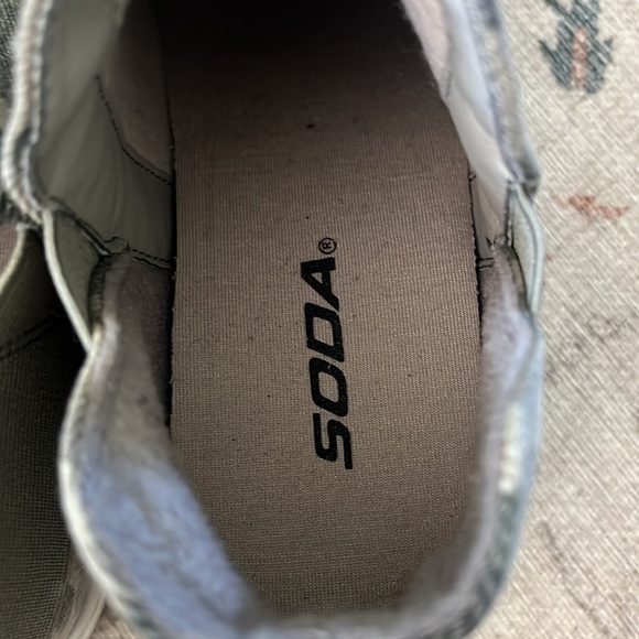 Size 6.5 Soda High Sole Shoes - Picture 5 of 6